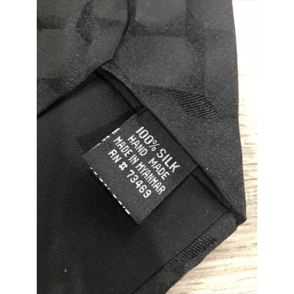 Disney Winnie the Pooh Christmas Tie Mens OS Black Excellent Silk Holiday Tigger
